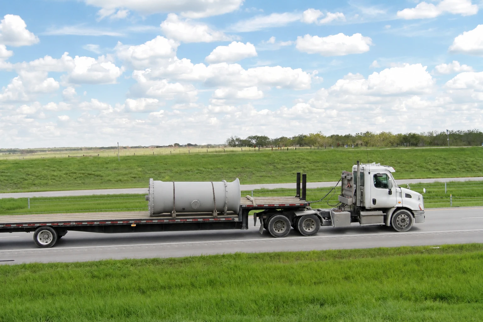 Step deck trailer loaded for partial open-deck freight shipment